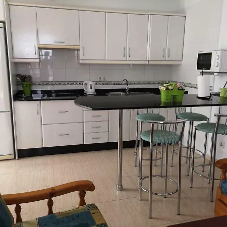 Ground Floor Beach Avenue Apartment Tias