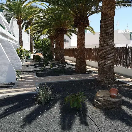 Ground Floor Beach Avenue Apartment *