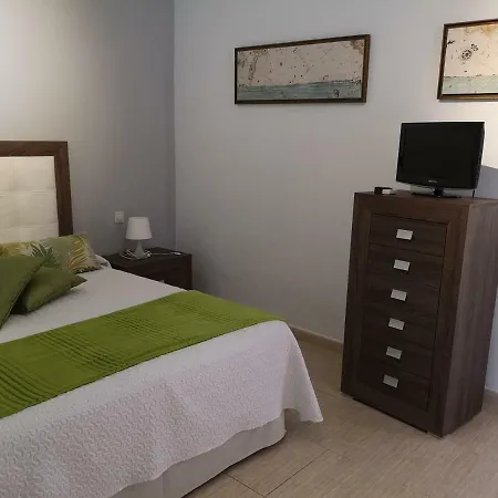 Ground Floor Beach Avenue Apartment Tias