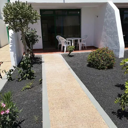 Ground Floor Beach Avenue 아파트 *