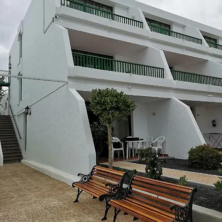 Ground Floor Beach Avenue 아파트